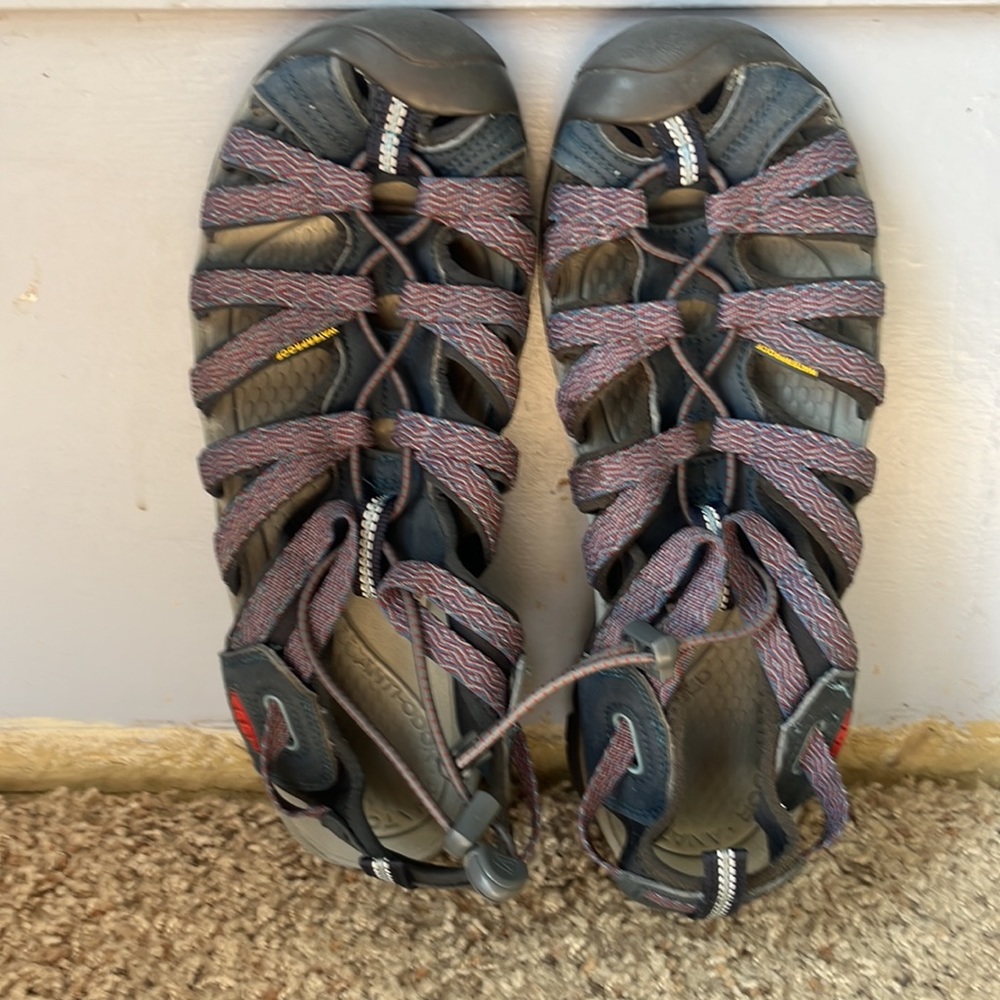 Woman’s KEEN size 10 waterproof leather Sandal
